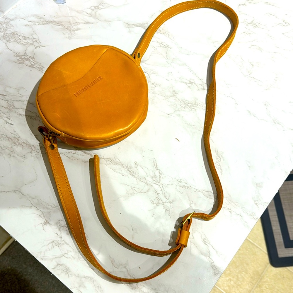 🌻 Portland Leather Goods Circle crossbody bag in Sunflower